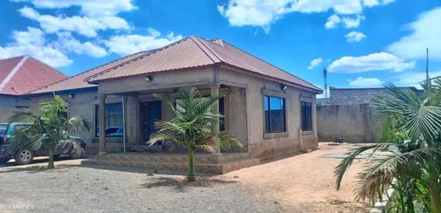 7 Shop’s + 3 Bedroomed Stand Alone House For Sale in Jamaica Off 70/70 Road.