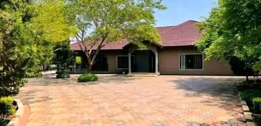 5 Bedroomed Executive Stand Alone House For Sale in New Kasama Near Savenda Off Ring Road.