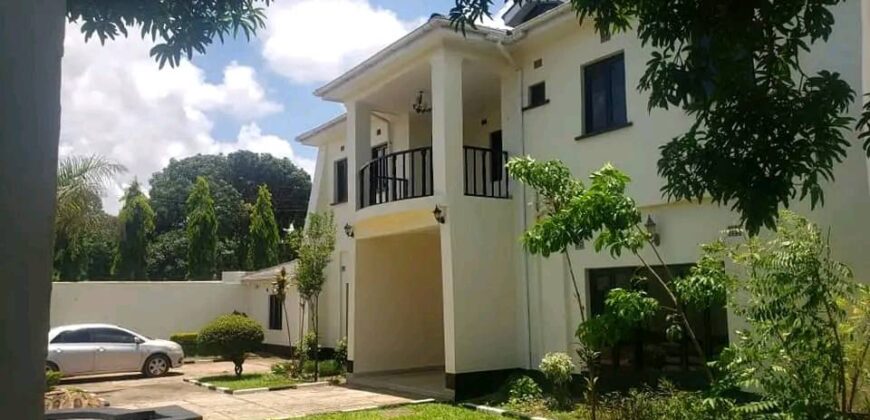 5 BEDROOMS ALL EN SUIT HOUSE FOR SALE AREA 14 UPSTAIRS