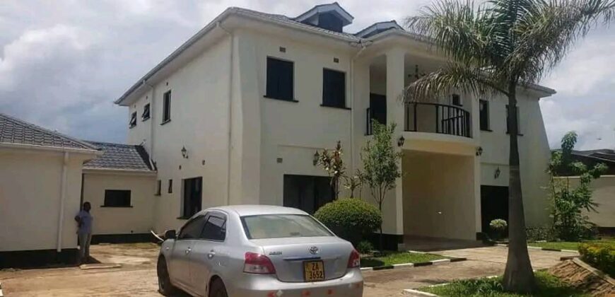 5 BEDROOMS ALL EN SUIT HOUSE FOR SALE AREA 14 UPSTAIRS