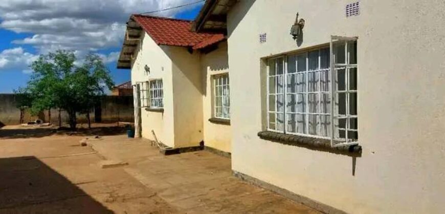 House for sale in lilongwe airwing along the tarmac road WITH TITLE DEED