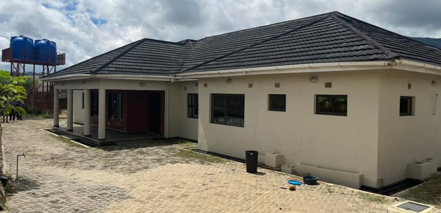 5 bedroom Executive House for sale in New Naperi