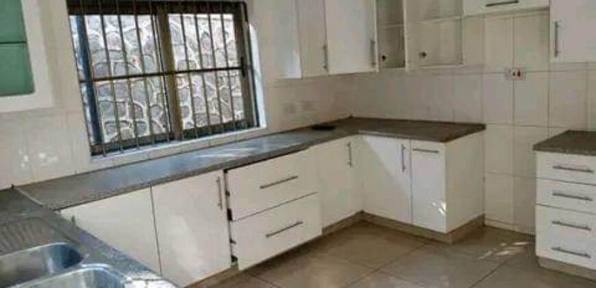 Town house to let Namiwawa 2 bedrooms all ensuite modern to let at MALAWI