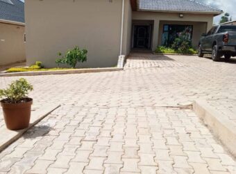 3BEDROOM HOUSE FOR RENT AT MALAWI