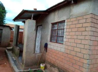 House for sale in Mzuzu near kaviwale Market .