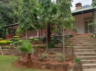 COLONIAL HOUSE FOR SALE AT ZOMBA CITY ITS A BEAUTIFUL AND FULLY TILES AND CEILING.