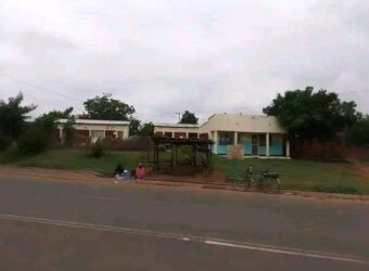 HOUSE FOR SALE AT ZOMBA AIRWING ITS 2 HOUSES AND SHOP.