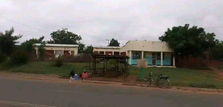 HOUSE FOR SALE AT ZOMBA AIRWING ITS 2 HOUSES AND SHOP.