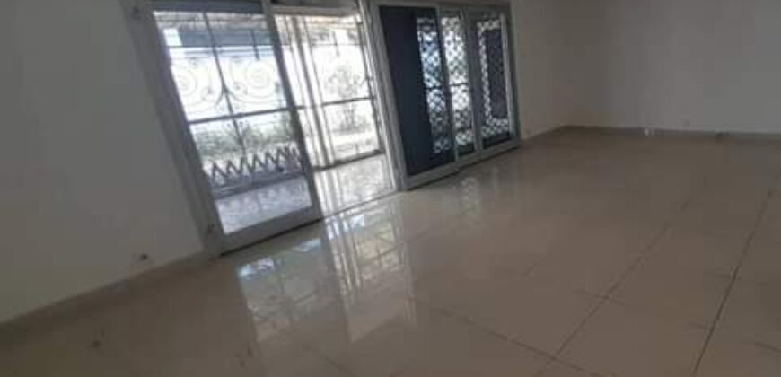 Villa 3 Chambres a Louer 1200000Fcfa