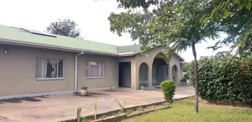 4 bedroom house for sale at ZIMBABWE