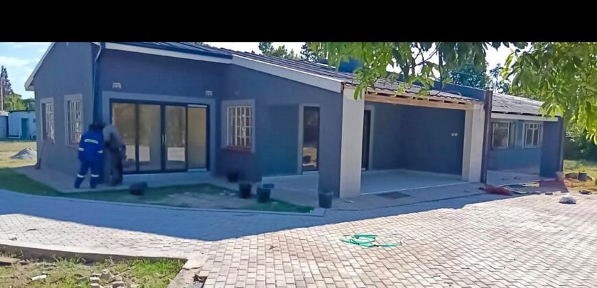 _EASTLEA HOUSE WITH 10 OFFICES TO RENT_*
