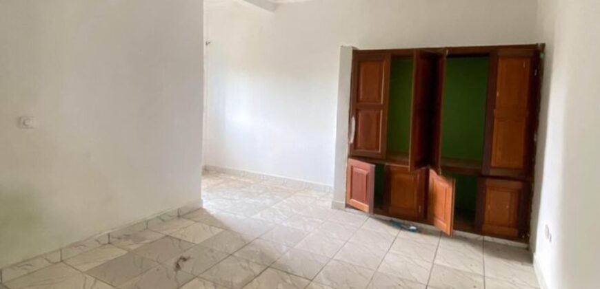 XL 3Bedroom 2Bathroom apartment available around boxing area, Cameroon Buea