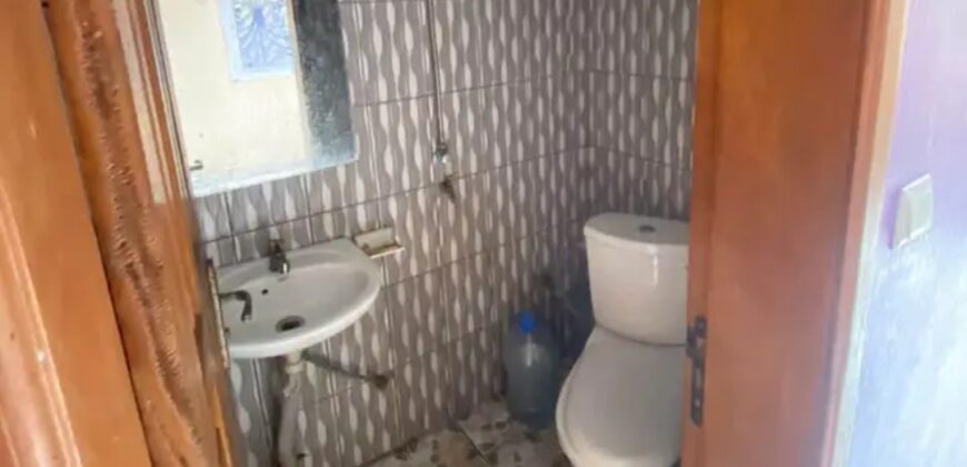 Room kitchen and toilet available at great soppor, Bakweri town.