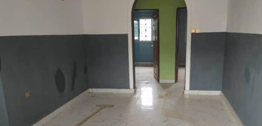 A 2 apartments for sale after Alahlie Quarter in Mile 4 Nkwen Bamenda, just along the quarter access road. It’s on 15m by 20m(300m2) with an Equitable Deed Of Conveyance..