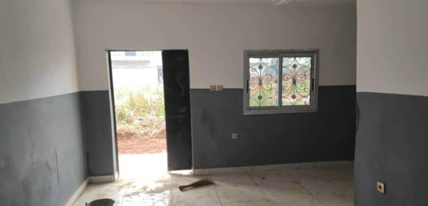 A 2 apartments for sale after Alahlie Quarter in Mile 4 Nkwen Bamenda, just along the quarter access road. It’s on 15m by 20m(300m2) with an Equitable Deed Of Conveyance..