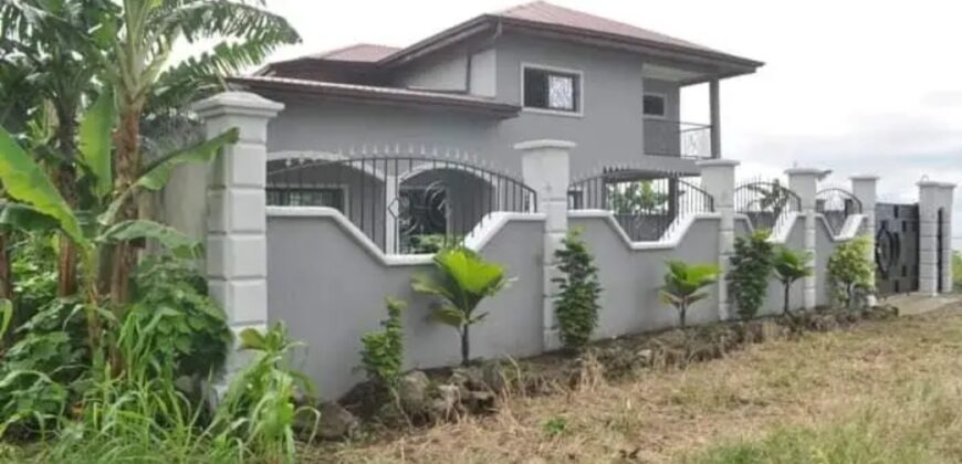 This duplex is new and has never been used.  It has four bedrooms, four toilets, parlor, kitchen.