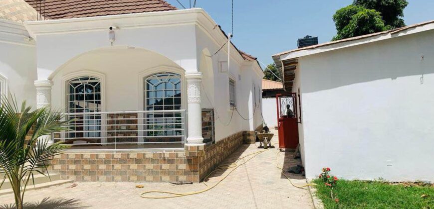 Newly built 4 bedrooms 5 toilets, with 3 boy’s quarters, store, huge dining, water borehole and a standard garden for sale at Brufut.