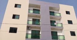 3-room apartment on the 1st floor with 02 bathrooms, a glass bay, a balcony, a medium kitchen, an indoor parking and bitumen access. Location: Feh Kessé, Oribat area