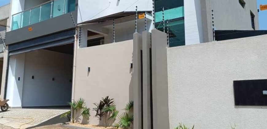 05-room high-rise duplex + 1 office with swimming pool, splits, water heater, garden…Location : Bingerville City S3i