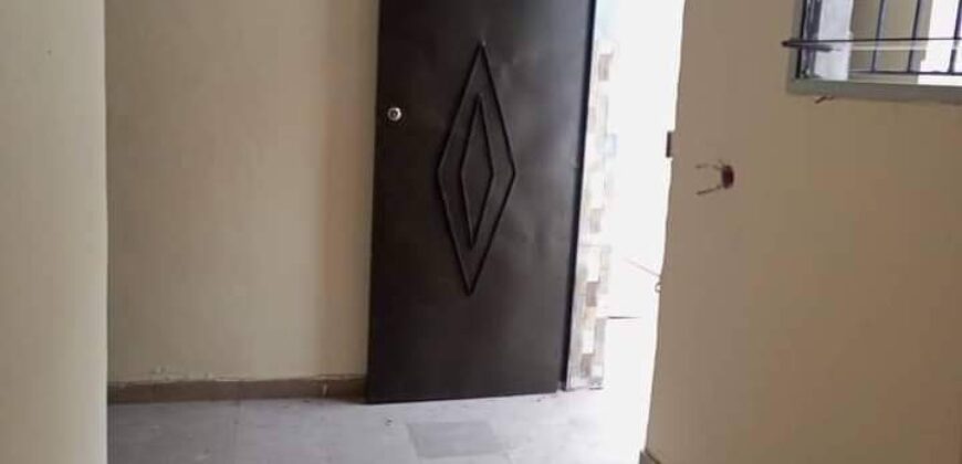 2-room apartment available in Cocody angre nouveau CHU djorobite 2 behind the base cie in the neighborhood non-bitumen area 500m from bitumen