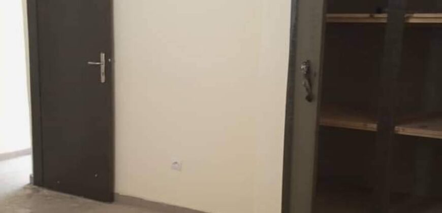 2-room apartment available in Cocody angre nouveau CHU djorobite 2 behind the base cie in the neighborhood non-bitumen area 500m from bitumen