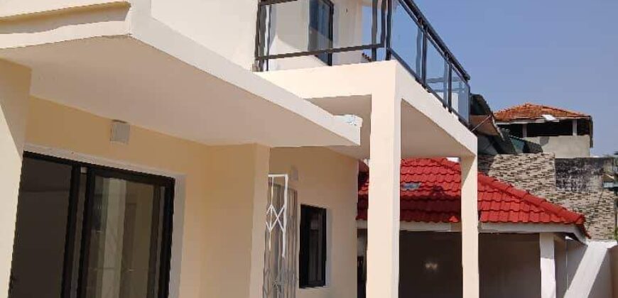 We have for sale a 6-room duplex villa consisting of 4 self-contained bedrooms 2 living rooms a dining.