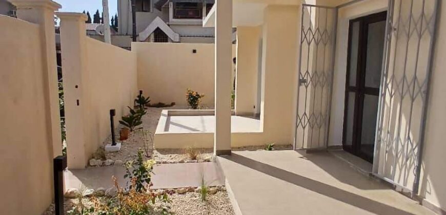 We have for sale a 6-room duplex villa consisting of 4 self-contained bedrooms 2 living rooms a dining.