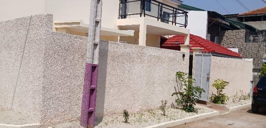 We have for sale a 6-room duplex villa consisting of 4 self-contained bedrooms 2 living rooms a dining.