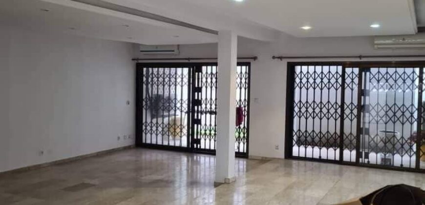 BEAUTIFUL VILLA_DUPLEX OF 05 BEDROOMS + CONSTITUENTS In #RENTAL located COCODY ANGRÉ_8th TRANCHE, #CITY_ABRI_2000.