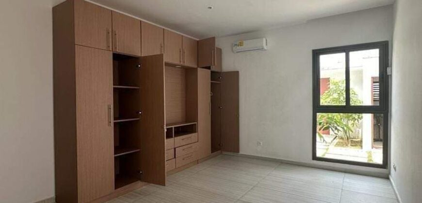 Beautiful 8 Rooms Duplex Villa For #RENT at Riviera 4 M’badon not far from the Chinese Embassy.