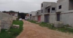 vente chap chap: une villa basse de 4 pièces bâtie sur 500m2 avec ACD en finition à Cocody Faya, Abatta.