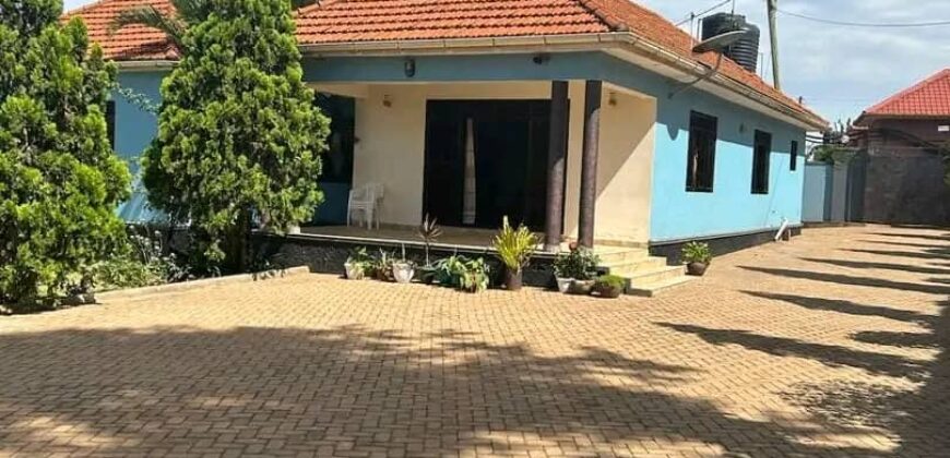 A BEAUTIFUL 4BEDROOM HOUSE FOR SALE AT UGANDA