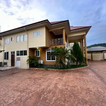 *FIVE BEDROOM AND TWO ROOMS BOYS QUARTERS RESIDENTIAL FACILITY LOCATED AT OTINIBI -AYA COURT ESTATE.* .