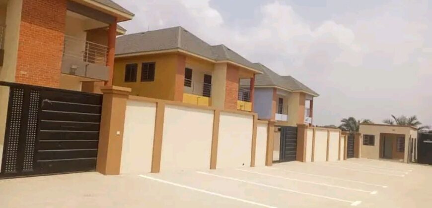 Exexutive 3Bedroom House @ Pantang