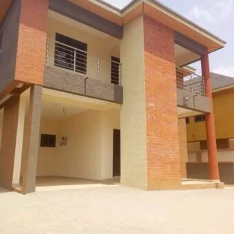 Exexutive 3Bedroom House @ Pantang